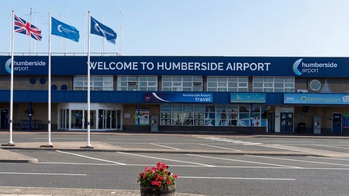 Barnsley to Humberside airport up to 8 passenger taxis